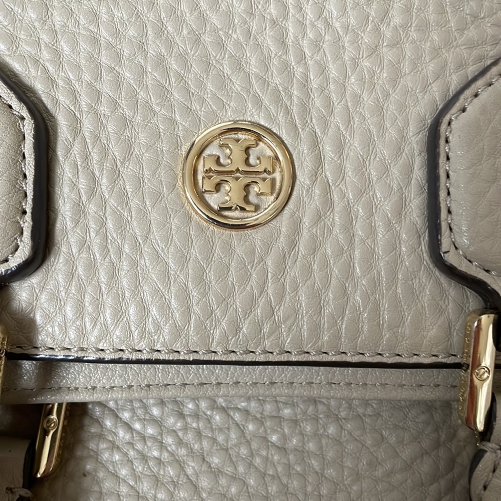 Tory Burch Cross body bag. Like new - Picture 2 of 4